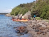 Patrullscouterna gÃ¶r ett strandhugg under sin kajakpaddling
